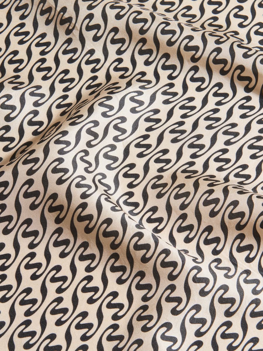 Fine Scarf Monogram